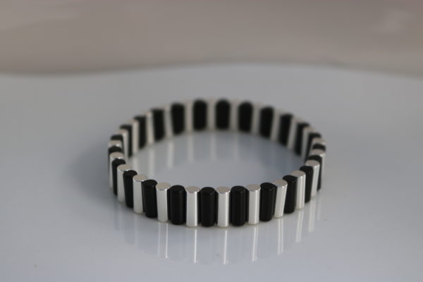 Ref 05 - Couleur Noir et Argent - Bracelet cylindre - Poignet 48 mailles : 45€ et Cheville 64 mailles : 55€