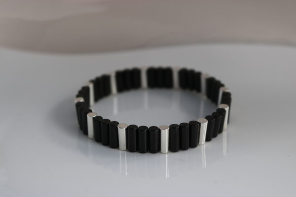 Ref 16 - Couleur Noir et Argent – Bracelet cylindre – Poignet 48 mailles : 45€ et Cheville 64 mailles : 55€