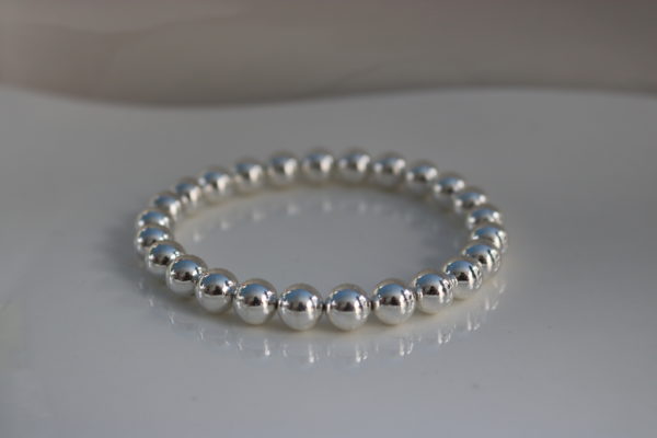 Ref 26 - Couleur Argent - Bracelet billes diamètre 8mm - Poignet 24 mailles : 60€, Cheville 32 mailles : 75€ et Collier 53 mailles : 130€