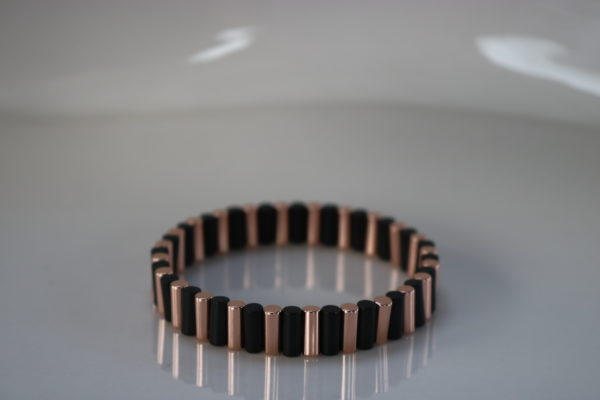 Ref 10 - Couleur Noir et Or Rose - Bracelet cylindre – Poignet 48 mailles : 45€ et Cheville 64 mailles : 55€