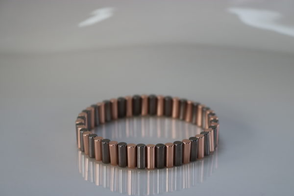 Ref 08 - Couleur Gris et Or Rose - Bracelet cylindre - Poignet 48 mailles : 45€ et Cheville 64 mailles : 55€