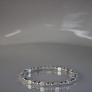 3 - Bracelets et colliers petites billes et cubes
