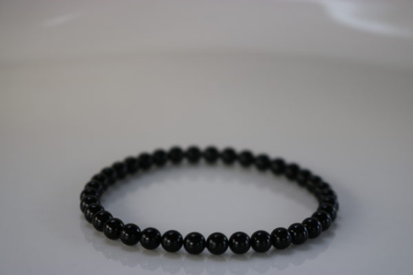 Ref 28 - Couleur Noir - Bracelet billes diamètre 5mm - Poignet 39 mailles : 50€, Cheville 52 mailles : 60€ et Collier 105 mailles : 105€